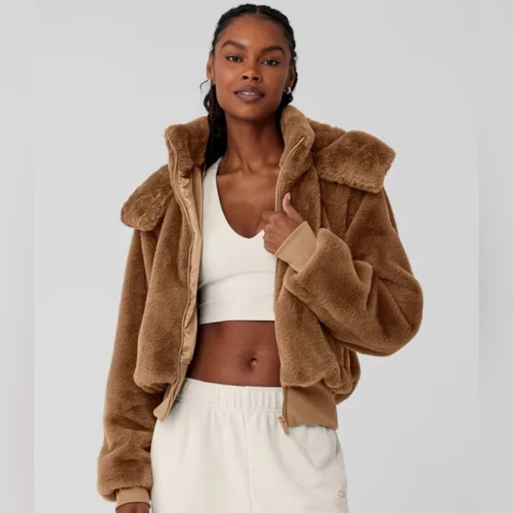 ALO Faux Fur Foxy Jacket - TOASTED ALMOND 🤎